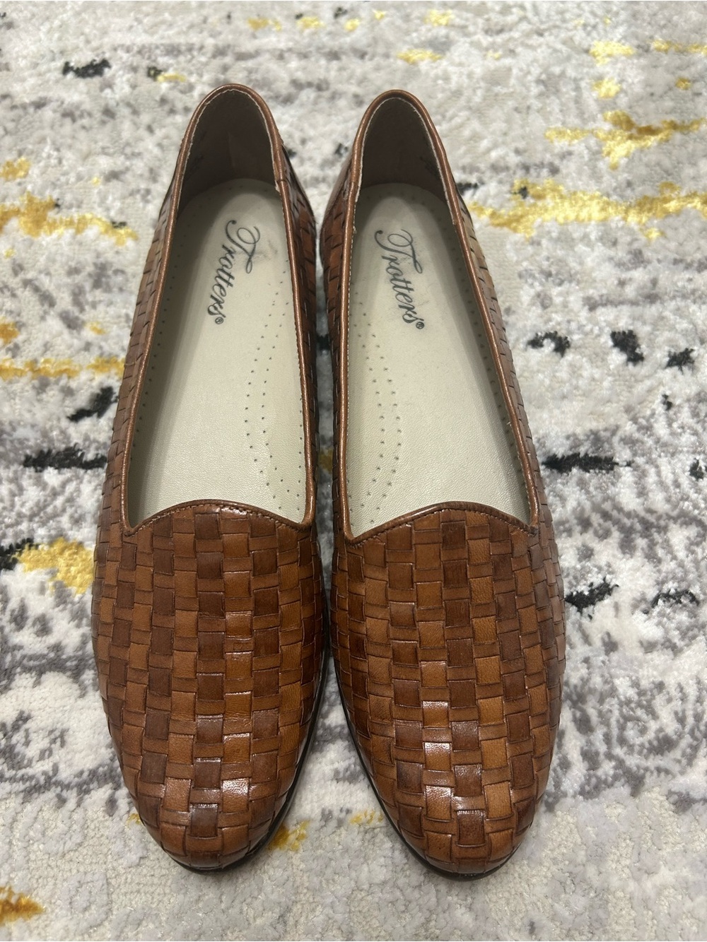 Trotters Women’s US 7.5 UK 5.5 Cognac Woven Leather Loafers